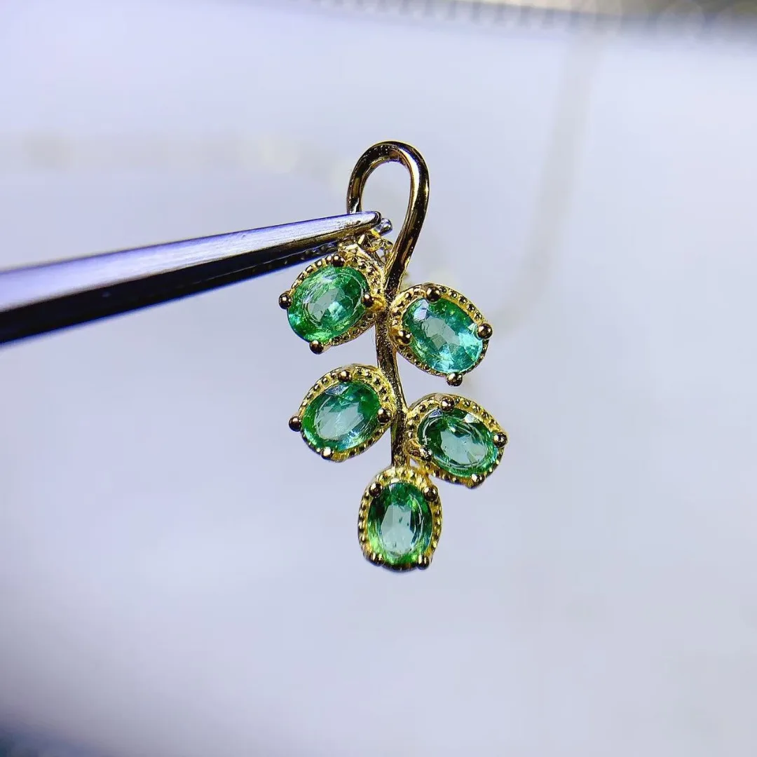 Ethnic Fashion Design - 豪華な本物のエメラルドを使用したS925シルバーのペンダント。洗練されたデザインが施された、究極の高級ジュエリー。最高の贈り物として最適です。